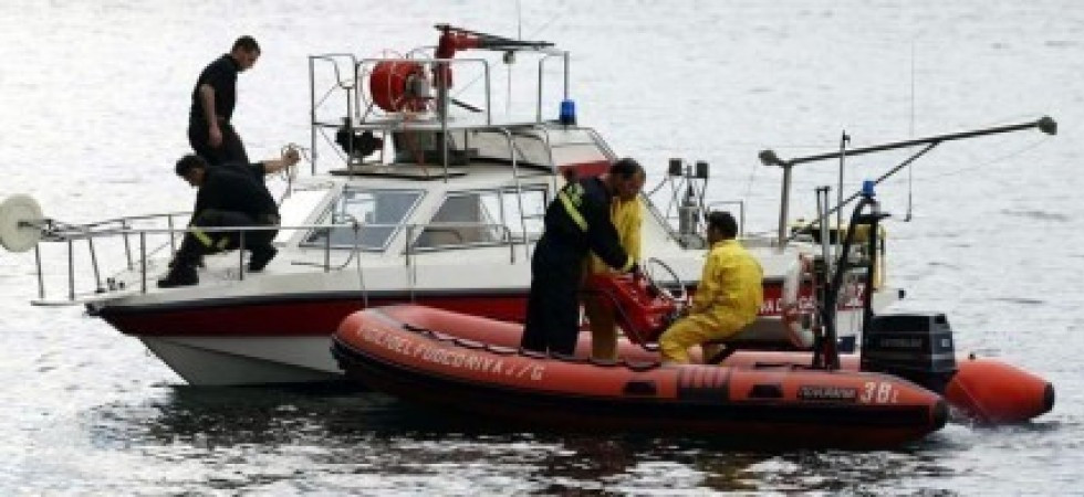 Tragedia nel Garda, una persona affoga mentre nuota: recuperata a 5 metri di profondità